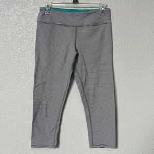 American Eagle Legging Capri pant striped black and white size Small